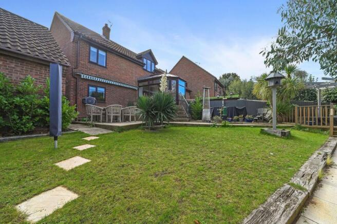 3 bed property, in Grantham Crescent, £363,700