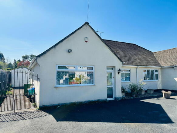 3 bed property, in East End Road, £530,000