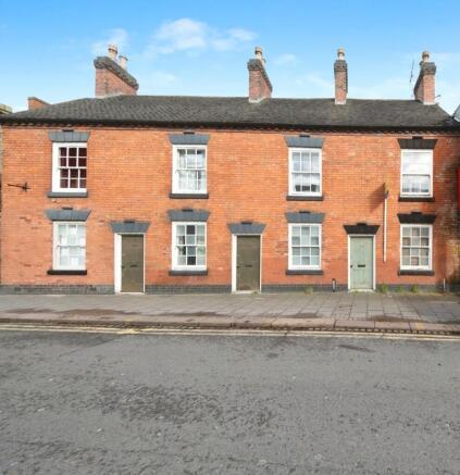 2 bed property, in Station Street, £115,000