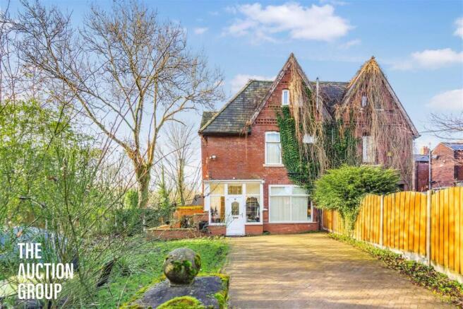3 bed property, in Deeplish Cottages, £140,000