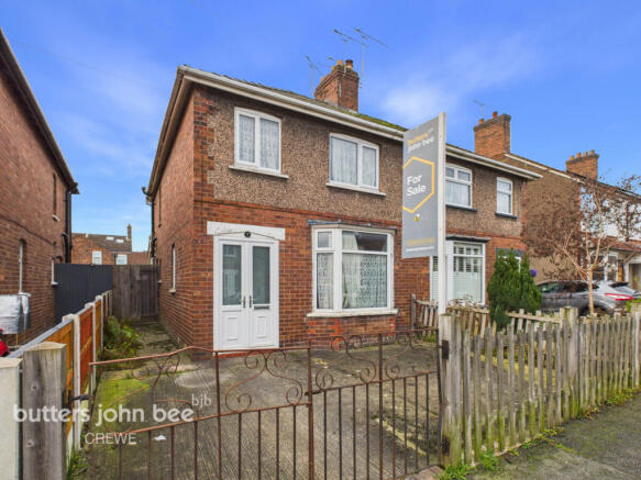 3 bed property, in Atholl Avenue, £140,000