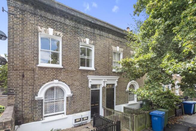 1 bed property, in Fort Road, £350,000
