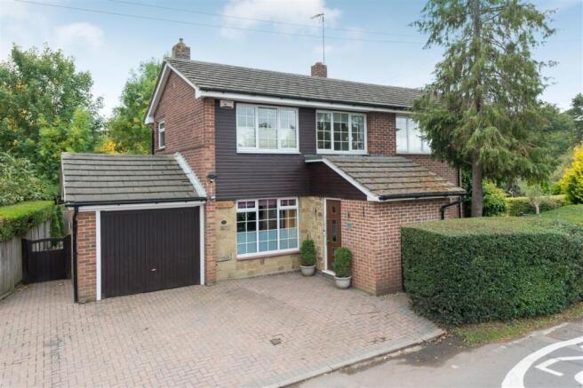 4 bed property, in Little Beck, £595,000