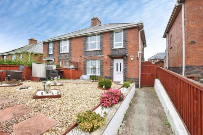 1 bed property, in Burnthouse Lane, £95,000