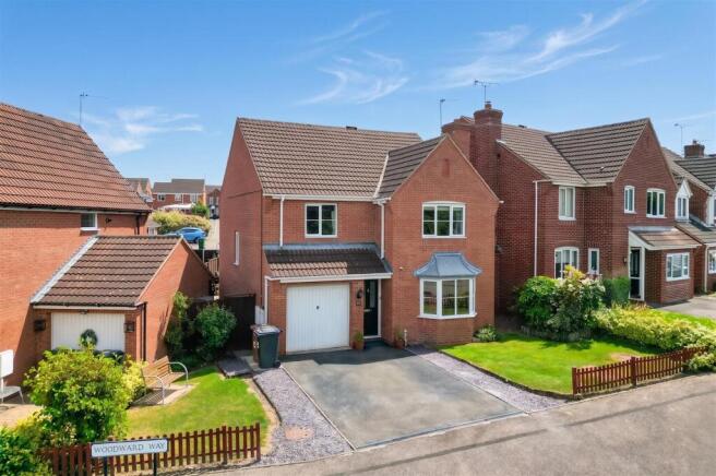 4 bed property, in Woodward Way, £325,000