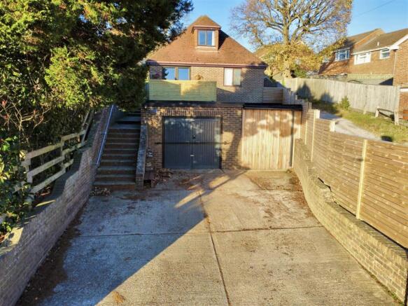3 bed property, in St. Helens Down, £500,000