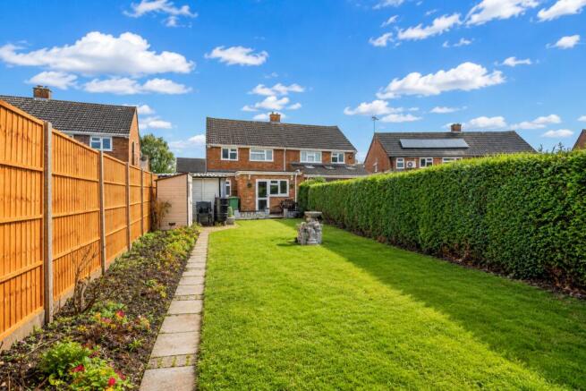 3 bed property, in Fairgreen Road, £425,000