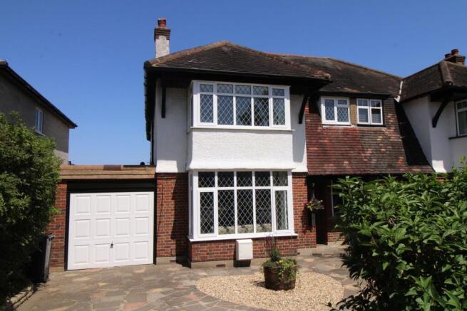 4 bed property, in St Marys Avenue, £925,000