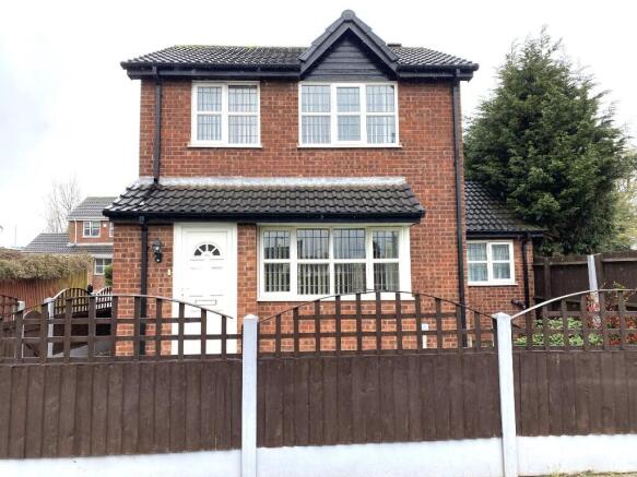 3 bed property, in Swallow Close, £270,000