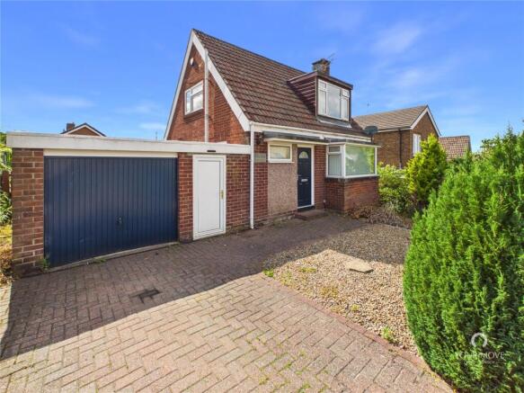 2 bed property, in Glenside, £220,000