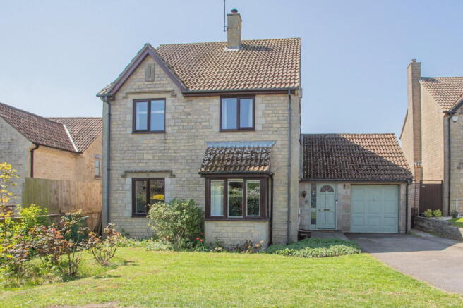 4 bed property, in Hunters Mead, £650,000