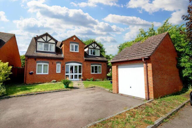 4 bed property, in Simons Close, £435,000