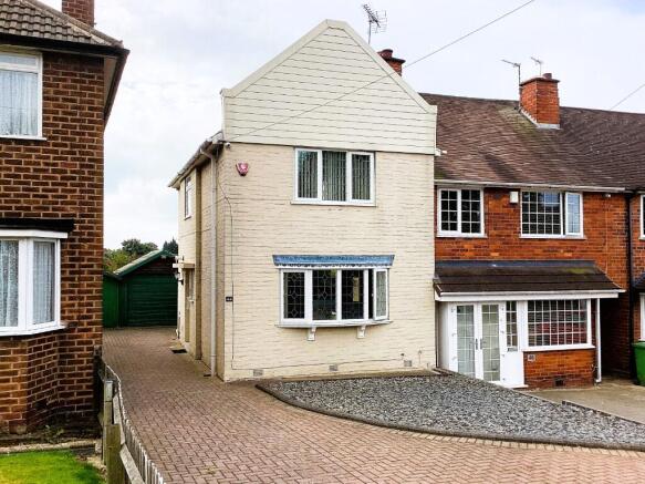 2 bed property, in Tyndale Crescent, £200,000