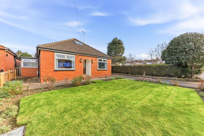 2 bed property, in Mavis Avenue, £475,000