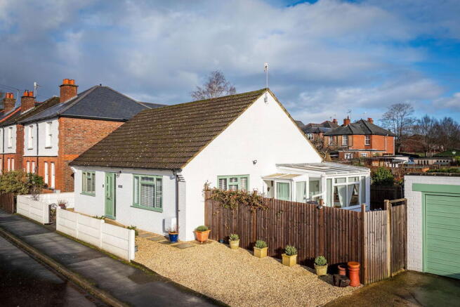 2 bed property, in Hallam Road, £600,000