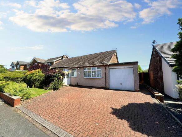 2 bed property, in Hillingdon Road, £450,000