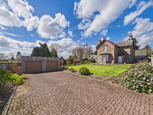 4 bed property, in Alderlin, £379,500
