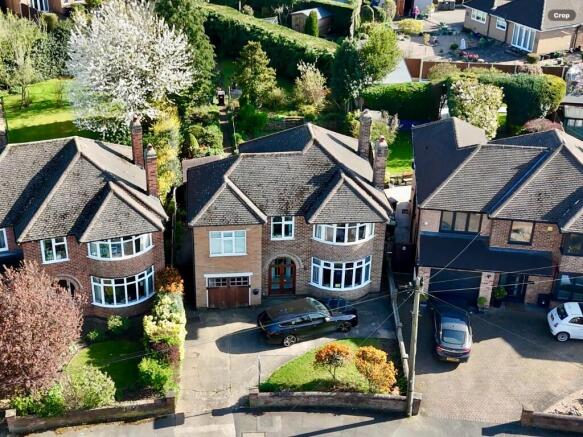 4 bed property, in Russley Road, £400,000