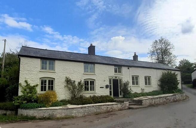 4 bed property, in Pontfaen, £375,000
