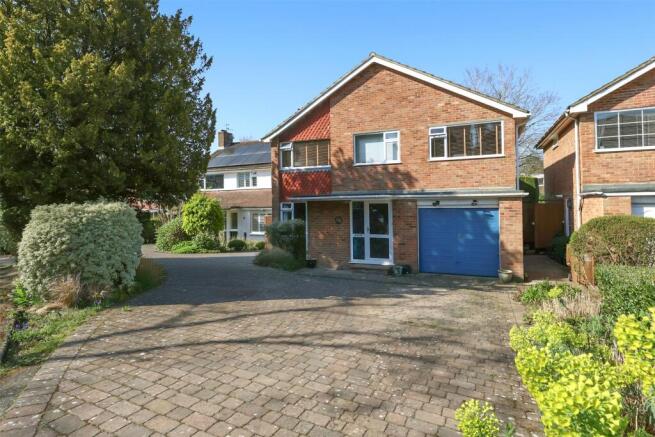 4 bed property, in The Cedars, £800,000