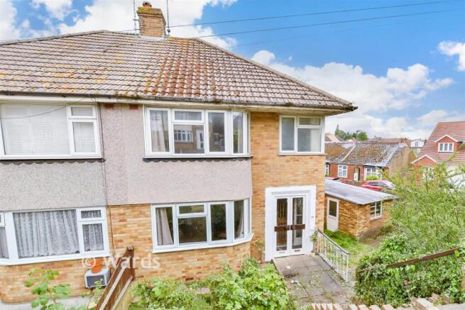 3 bed property, in Northumberland Avenue, £335,000