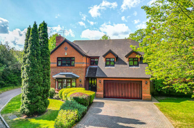 4 bed property, in Gilbert Way, £1,175,000