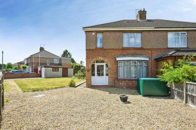 3 bed property, in Kent Road, £285,000