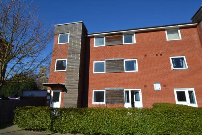 2 bed property, in Fore Hamlet, £119,500