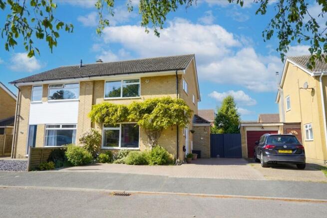 3 bed property, in Elm Close, £350,000