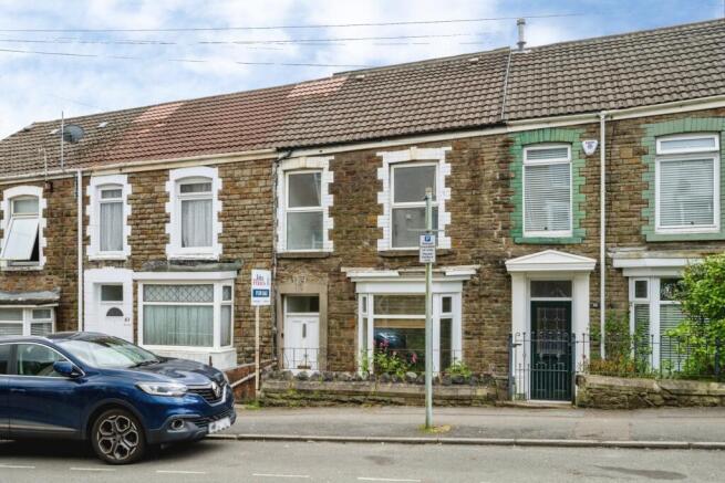 3 bed property, in Terrace Road, £100,000