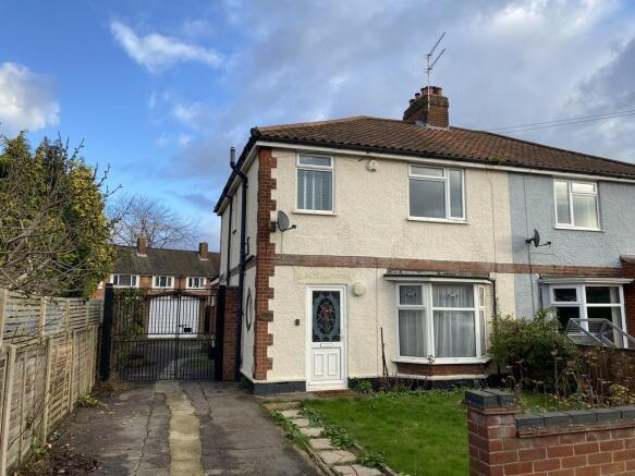 3 bed property, in Aurania Avenue, £375,000