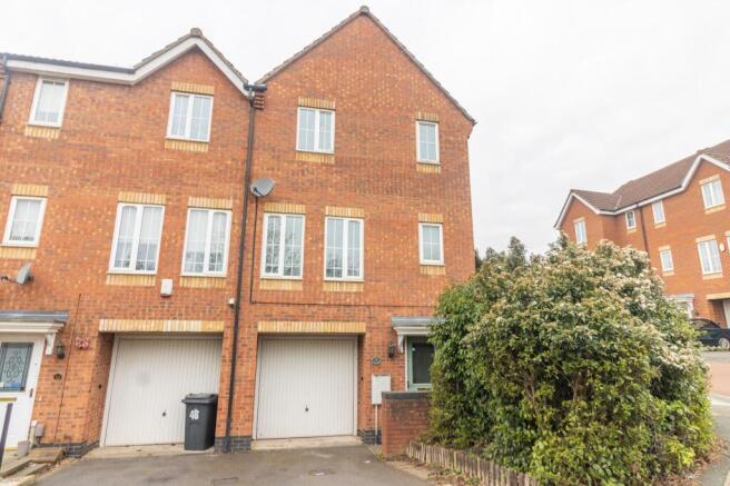 3 bed property, in Oakwood Road, £270,000