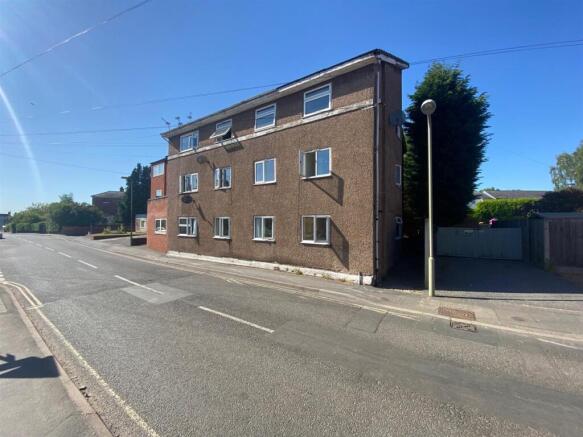2 bed property, in High Street, £55,000