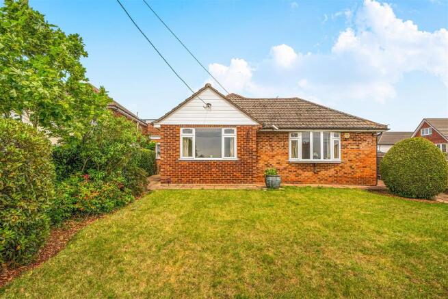 3 bed property, in Hurst Road, £699,999