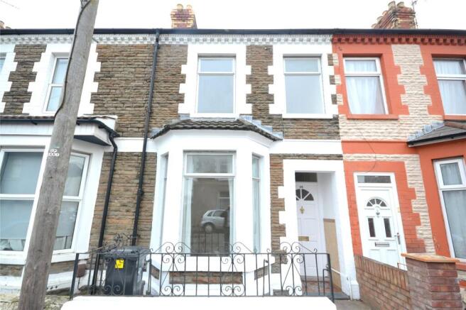 3 bed property, in Cottrell Road, £240,000