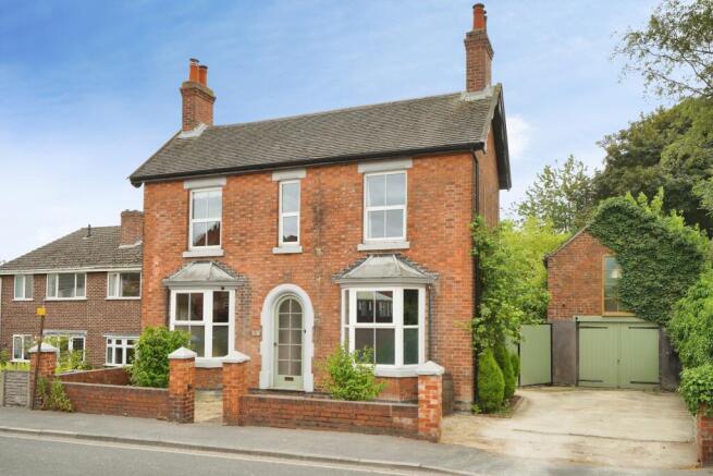 4 bed property, in Main Street, £360,000