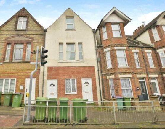 4 bed property, in Black Bull Road, £250,000