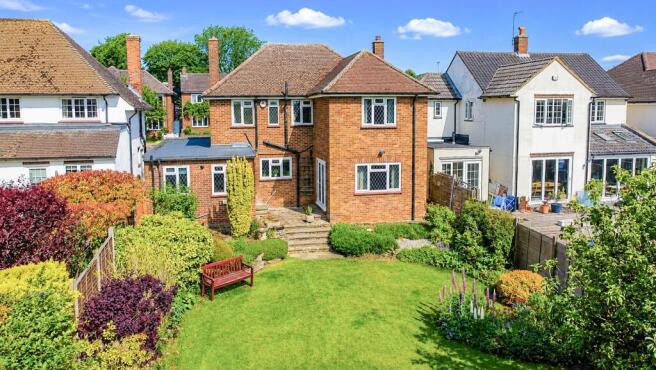 4 bed property, in Dale Close, £875,000