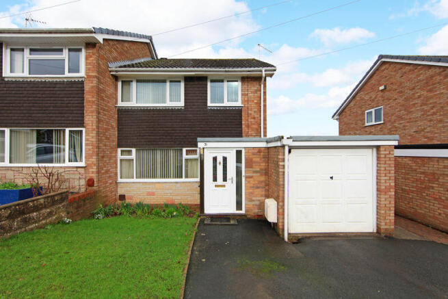 3 bed property, in Cockshutt Lane, £225,000