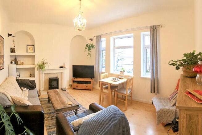 2 bed property, in Ullet Road, £124,000