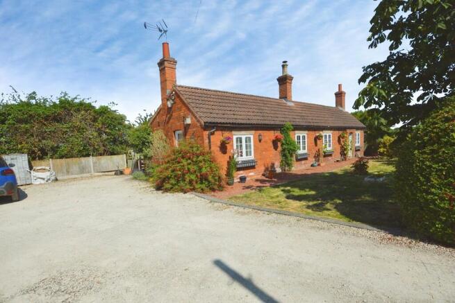 2 bed property, in Besthorpe Road, £340,000