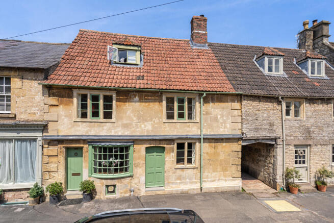 4 bed property, in High Street, £750,000