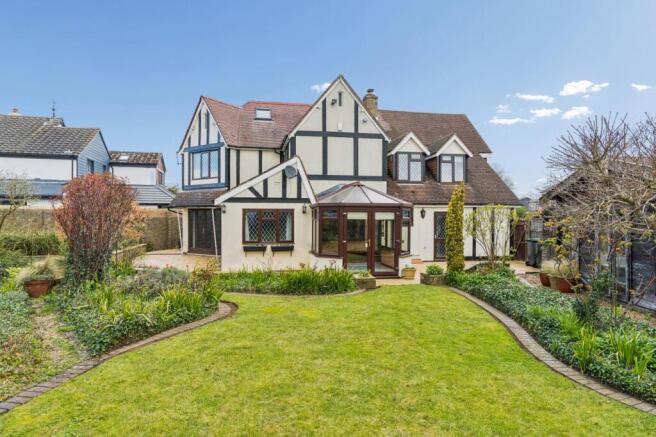 4 bed property, in High Street, £650,000