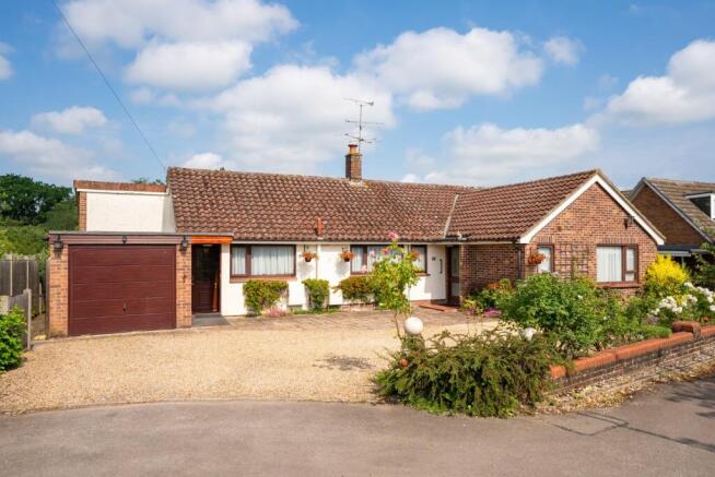 4 bed property, in Bradley Common, £675,000