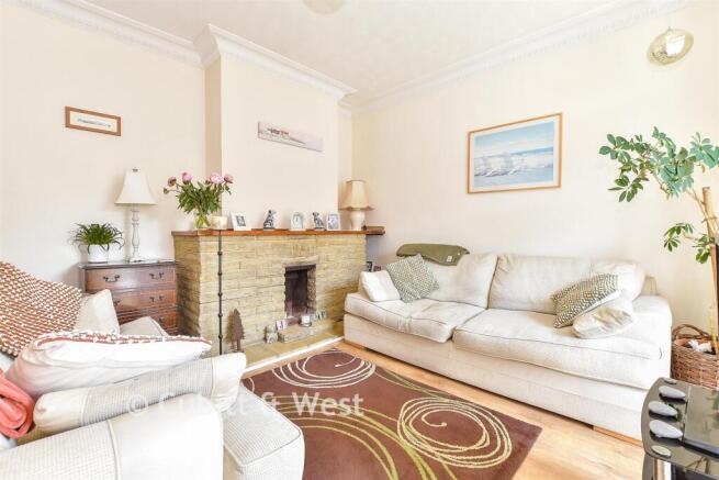 2 bed property, in Framfield Road, £325,000