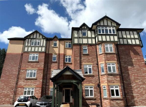 2 bed property, in Moorland Road, £249,995