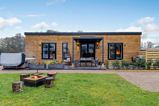 2 bed property, in Blackwater Meadow, £149,995