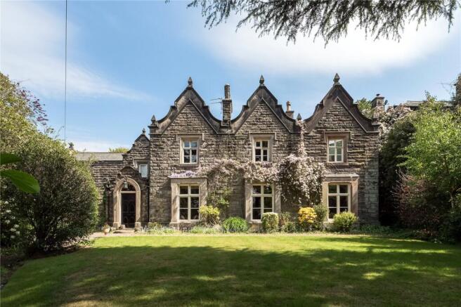 5 bed property, in Woodbrook Road, £1,895,000