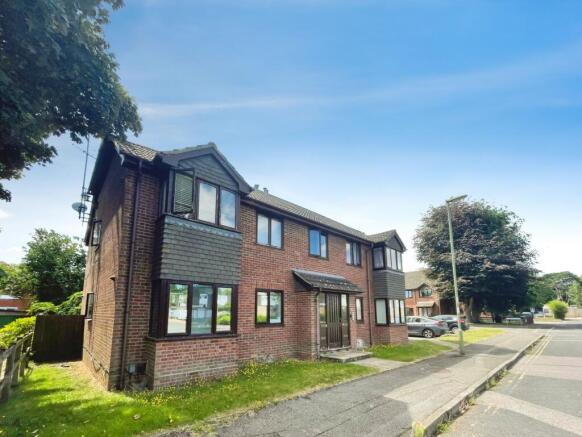 2 bed property, in Pittard Road, £160,000