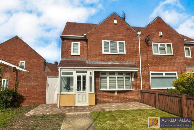 2 bed property, in Clinton Place East Herrington, £209,950